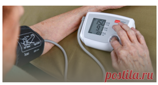 Эту ошибку делают все, кто меряет давление сам!
Многие люди при измерении артериального давления допускают множество ошибок. И иногда именно от этих «мелочей» многое зависит. В новом выпуске программы «О самом главном» врач и телеведущий Александр Мясников перечислил эти ошибки.
