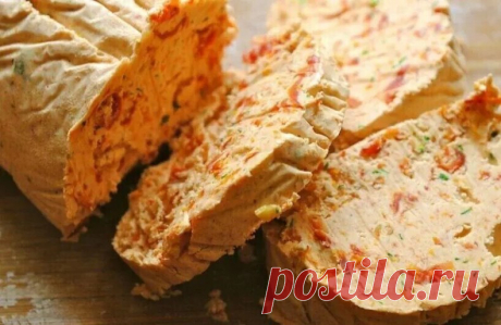 Очень вкусное масло для бутербродов из помидоров. Хранить в морозилке. Доставать по необходимости. Получается интересно, вкусно и пикантно!

Ингредиенты:
* 6-10 шт. мясистых помидоров (красных, спелых и вкусных)
* 2 пачки хорошего сливочного масла
* 1 ч. л. соли
* 1 ч. л. молотого черного перца или смеси пряностей
Как готовить:
1. Помидоры вымыть, надрезать крест на крест и запечь 10-15 минут в горячей духовке. Затем почистить и взбить блендером. Желательно протереть массу...