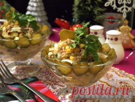 Салат с тунцом и маринованным огурцом - 6 пошаговых фото в рецепте