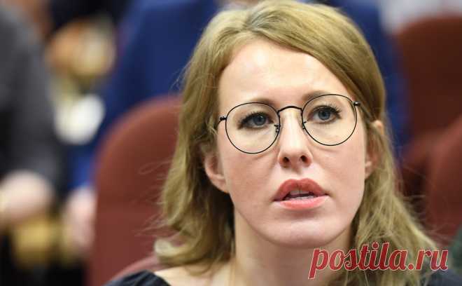 Собчак получила сотрясение мозга после ДТП в Сочи. Телеведущая сообщила, что у нее сотрясение мозга и многочисленные травмы, сотрясение также получила ее ассистентка. Mercedes, в котором находилась Собчак, выехал на встречную полосу и врезался в Volkswagen