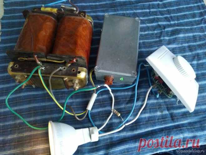 Стабилизатор переменного напряжения ОСС Всем привет! Тема осветительной системы Сверх, далее сокращённо ОСС, не хочет выходить из моей головы. Вот и сейчас, вернулась изначальная идея. Когда я разрабатывал основной блок системы, то представлял все подключения по стандартной, на тот момент времени, схеме с используемыми лампами