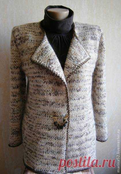 Жилетки с воротником.