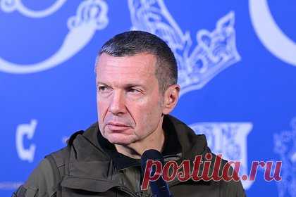 Военкор подаст в суд на Владимира Соловьева из-за оскорблений. Военный корреспондент Марат Хайруллин сообщил, что собирается подать в суд на телеведущего Владимира Соловьева. Военкор обвинил Соловьева в оскорблениях. Он выразил уверенность в том, что телеведущий в его лице оскорбил участника специальной военной операции (СВО) на Украине.