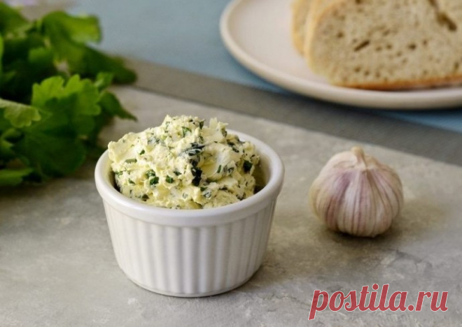​Ароматное сливочное масло с чесноком, лимоном и зеленью Ингредиенты:Сливочное масло — 140 гЧеснок — 10 г Петрушка или укроп — 30 г Соль — по вкусу Черный молотый перец — по вкусу Лимонный сок — 20 гПриготовление:1. Петрушку мелко порубите. Чеснок пропустите через пресс. 2. Добавьте...