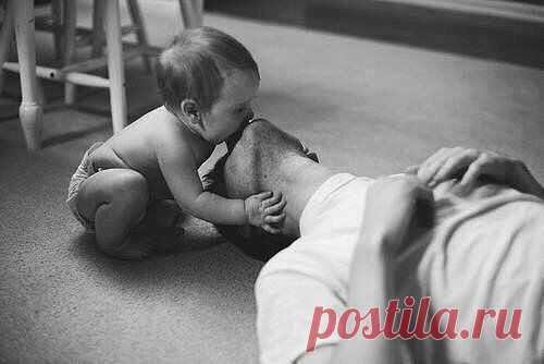 Не тот отец, кто только жизнь ребёнку дал,
А тот, кто, как и мать, ночей не досыпал. 
Кто, не жалея времени и сил,
Заботился, воспитывал, растил!.........AMIT....