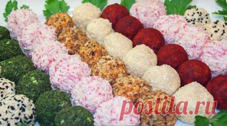 Классная закуска - сырные шарики с чесноком. Попробуйте, готовить быстро, и кушать вкусно! В этом году на новогодний стол я готовила вкусную, лакомую и быструю в приготовлении закуску — сырные шарики с чесноком.