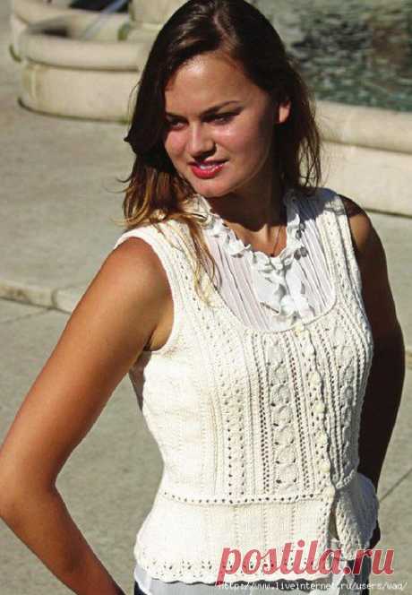 Белый топ Nicole Chic Knits.