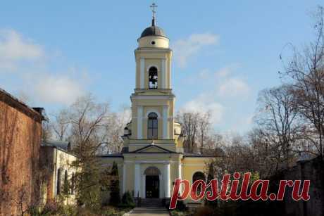 Храм на Миусском кладбище передан Церкви Разорение храма на Миусском кладбище пришлось на 5 апреля, когда было изъято «4 пуда 4 фунта 25 золотников золотых и серебряных изделий».