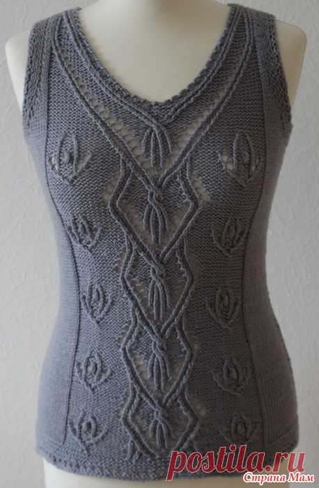 Летний топ из остатков шерсти Принимайте мой топик! Осталась 200гр упаковка довольно толстой(в 50гр 55 метров) пряжи-100% мерино, кроме как на шапку её не хватило бы, но на дворе лето и захотелось мне связать топик.