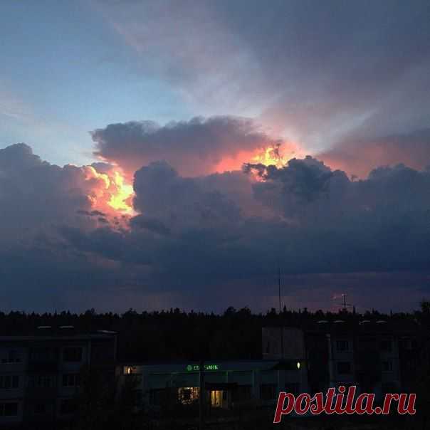 Грозовые облака на закате, Воркута / Социальная погода