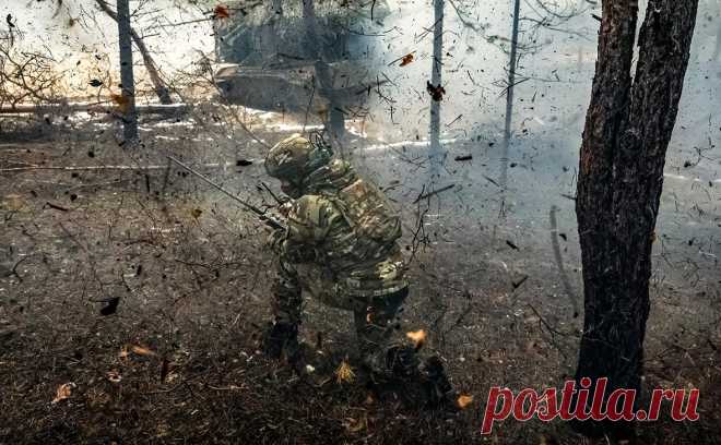 Российская армия ударила по военным аэродромам и складам ВСУ. Атакованы инфраструктура военных аэродромов, склады с боеприпасами ВСУ и предприятия военно-промышленного комплекса. Также российские военные поразили места производства и хранения украинских беспилотников