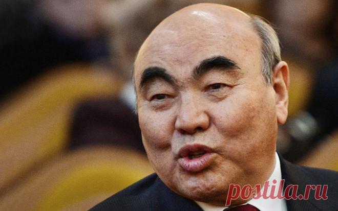 Генпрокуратура Киргизии сообщила об активном сотрудничестве с Акаевым. Первый президент Киргизии Аскар Акаев активно сотрудничает со следствием по уголовному делу о коррупции при разработке золоторудного месторождения Кумтор, в котором фигурирует как подозреваемый, сообщила Генеральная прокуратура страны.