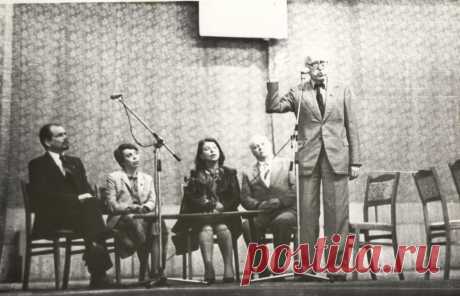 «Магнитогорская пионерская». Стихи Виталия Юферева. Музыка Дмитрия Кабалевского. Аранжировка Владимира Сидорова. Исполняет хор мальчиков «Соловушки Магнитки» под руководством Александра Никитина. Аудиостудия Магнитогорской консерватории. 1999.