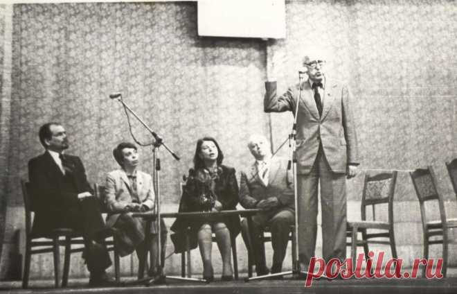 «Магнитогорская пионерская». Стихи Виталия Юферева. Музыка Дмитрия Кабалевского. Аранжировка Владимира Сидорова. Исполняет хор мальчиков «Соловушки Магнитки» под руководством Александра Никитина. Аудиостудия Магнитогорской консерватории. 1999.