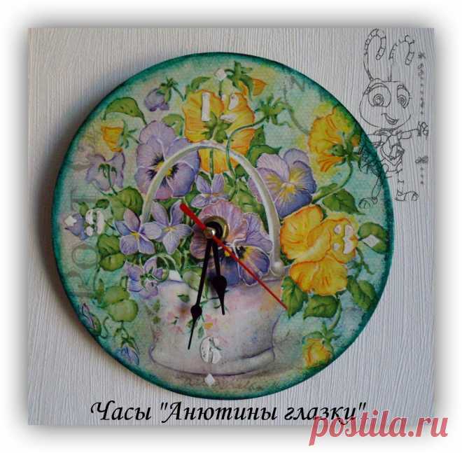 Часы изготовлены в технике декупаж, подрисовка фона, расписаны контурами.
Часы- это замечательный подарок для себя и своих близких, ни что не украсит ваш дом как оригинальные часы созданные с любовью.