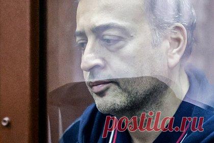 Следователь раскрыл детали дела о взятке замглавы МВД Дагестана. Замглавы МВД Дагестана Руфат Исмаилов и его подчиненный Далгат Абдулгапуров получили взятки на общую сумму 1,3 миллиона рублей. Также следствие считает, что полицейские незаконно преследовали бизнесмена, требуя от него 100 миллионов рублей, переданные на покупку оборудования для майнинга.