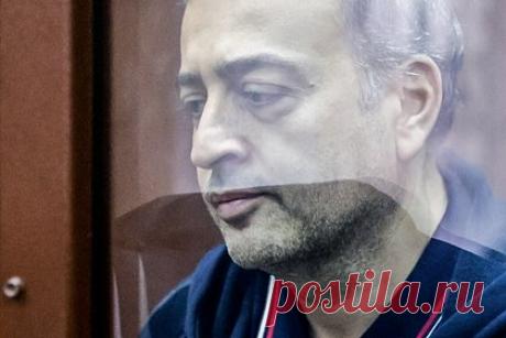 Следователь раскрыл детали дела о взятке замглавы МВД Дагестана. Замглавы МВД Дагестана Руфат Исмаилов и его подчиненный Далгат Абдулгапуров получили взятки на общую сумму 1,3 миллиона рублей. Также следствие считает, что полицейские незаконно преследовали бизнесмена, требуя от него 100 миллионов рублей, переданные на покупку оборудования для майнинга.