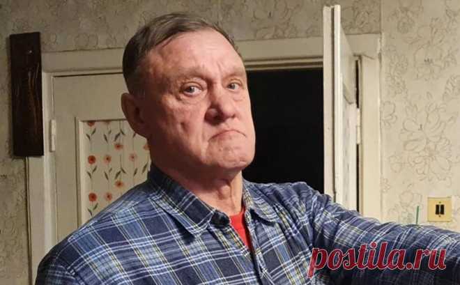 Защита обжалует приговор для нарисовавшего глаза картине охранника. Защита охранника «Ельцин-центра» Александра Васильева обжалует приговор Верх-Исетского районного суда Екатеринбурга, который назначил ему 180 часов обязательных работ за порчу картины Анны Лепорской «Три фигуры», а также обязал амбулаторно наблюдаться у психиатра.