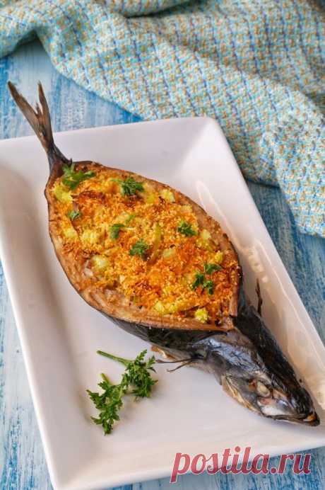 Скумбрия, фаршированная кус-кусом с овощами
