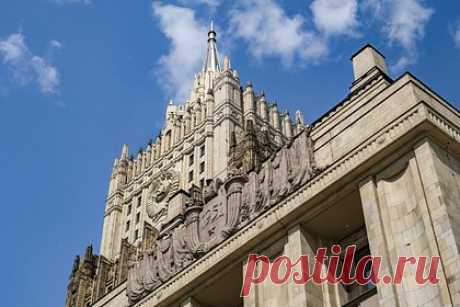 В МИД заявили о попытках Запада сорвать саммит Россия — Африка. Замглавы МИД РФ Михаил Богданов заявил, что попытки стран Запада сорвать проведение второго саммита Россия — Африка в Петербурге провалились. По его словам, мероприятие посетило не меньше участников, чем первый саммит. Как указал дипломат, участие в саммите приняли около «20 первых лиц, много вторых».