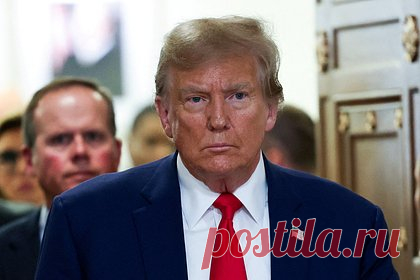 Трамп проиграл дело о связях с Кремлем против экс-шпиона МИ-6. Британский суд отклонил иск бывшего президента США Дональда Трампа против экс-шпиона МИ-6 Кристофера Стила и его фирмы бизнес-аналитики Orbis, который обвинил экс-главу США в связях с Кремлем. По словам судья, у Трампа нет никаких шансов получить компенсацию за любые страдания, которые он мог понести.