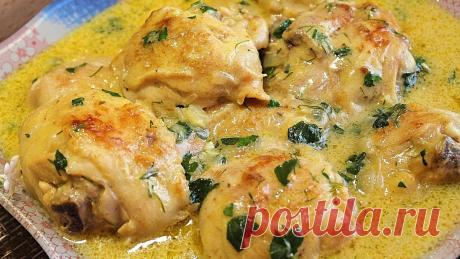 Курица в сметанном соусе Сегодня готовлю курочку в сметанном соусе. Блюдо очень простое, курочка получается нежнейшая и даже соус, в котором тушилась курочка съедается до последней к...