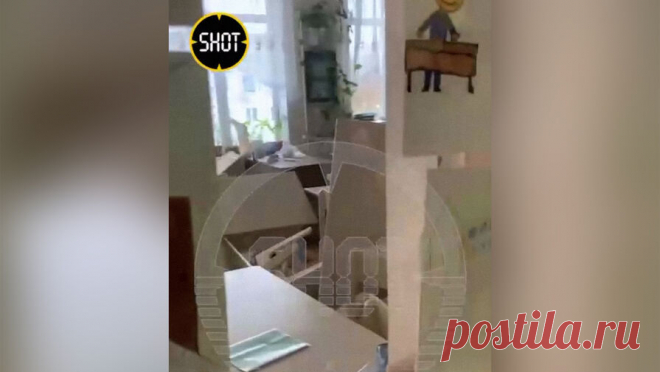 В Брянске мальчик разгромил класс во время урока. В Брянске ребенок устроил дебош в классе из-за просьбы угомониться. Об этом сообщает Life со ссылкой на Shot. Инцидент произошел в местной гимназии. По словам очевидцев, 12-летний мальчик свистел на уроке. Учительница и одноклассники ...