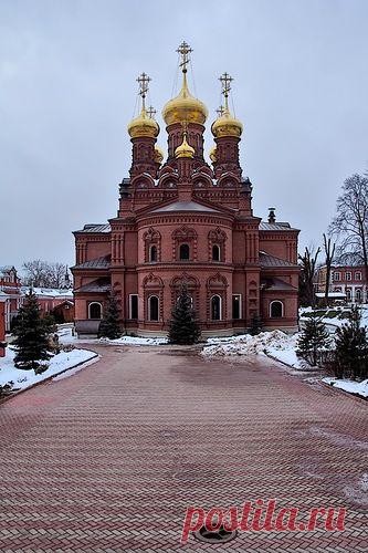 Собор Иконы Божией Матери в городе Сергиев Пасад.
