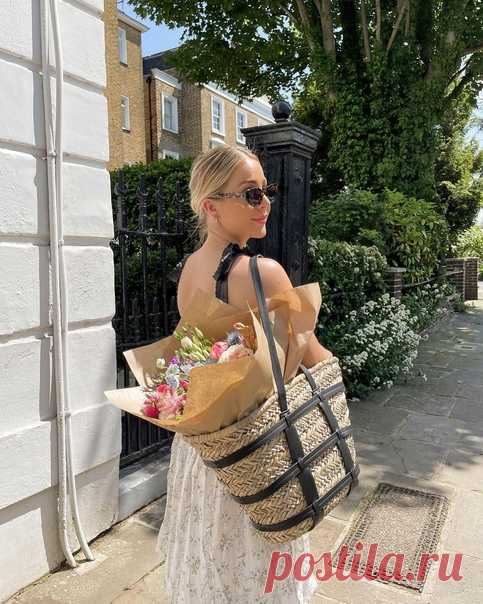 А мы удаляемся в долгие выходные 🤩 Желаем вам отлично отдохнуть и наслаждаться теплым летом по полной программе!​​ Платье на фото из коллекции Brock Collection x H&M​💖 📸: @allchloerose #brockcollectionxhm #hm​
