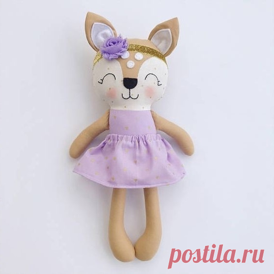 Выкройка олененка из фетра Выкройка олененка из фетра подойдет для начинающих рукодельниц. Для изготовления мягкой игрушки вам понадобится фетр бежевого, белого цвета. Так же