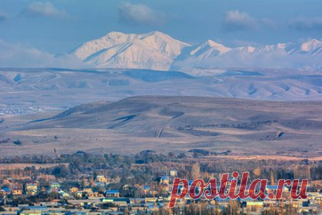 Россиянам назвали пять лучших направлений для путешествия в Новый год. Город Ош в Кыргызстане назван лучшим вариантом для поездок в Новый год из Москвы. Пять направлений для путешествий в этот период за сумму до 100 тысяч рублей россиянам раскрыли в своем исследовании «Яндекс Путешествия». Так, перелет с 1 по 7 января в Ош на двоих с багажом обойдется в 61,5 тысячи рублей.