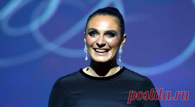 «Она прекрасна»: Елена Ваенга показала фото сестры в странном головном уборе . Милая Я