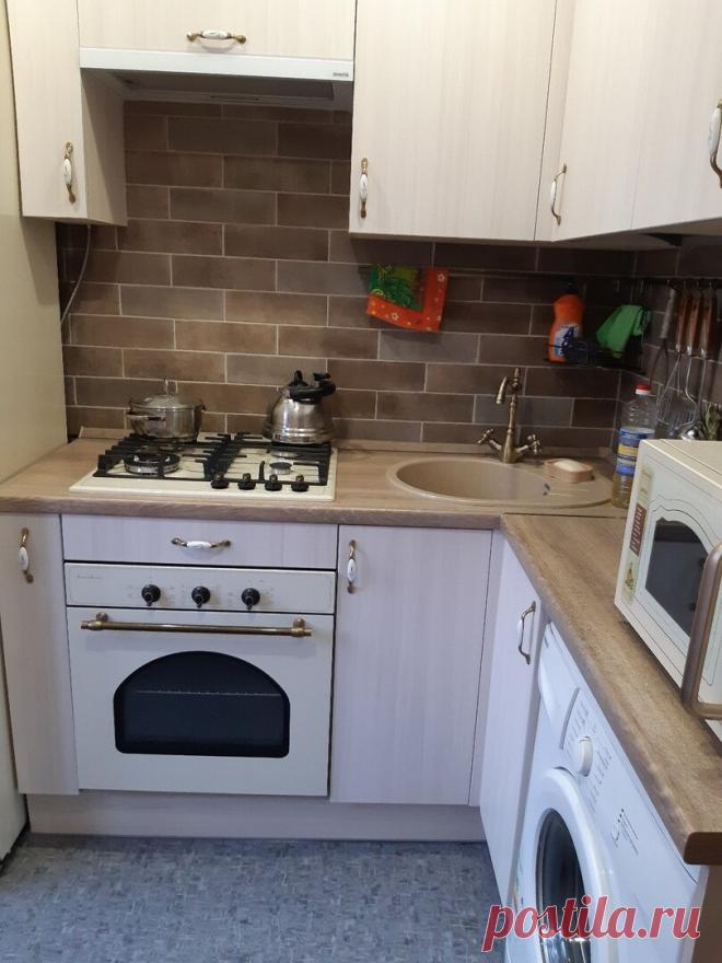 Шикарная бюджетная переделка кухни в хрущёвке. Вместили всю технику на 4 м2. Влезла даже стиралка | PROремонт | Яндекс Дзен