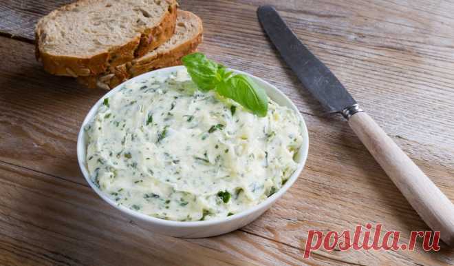 Сливочное масло с чесноком и базиликом