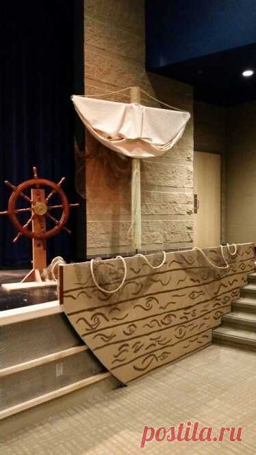 love the stair idea of a ship. can make it a sunken ship for under the sea