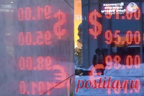 Курс доллара начал расти. В ходе торгов на Мосбирже 14 декабря курс доллара после недели падения начал расти — резкий скачок произошел около 12 часов мск. На момент написания материала американская валюта поднялась до 90,14 рубля. На максимуме доллар достигал 90,17 рубля. В 12:10 мск началась пресс-конференция с президентом РФ.