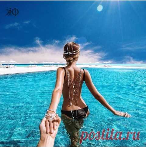 Бабуин отомстил своим обидчикам, забросав их фекалиями