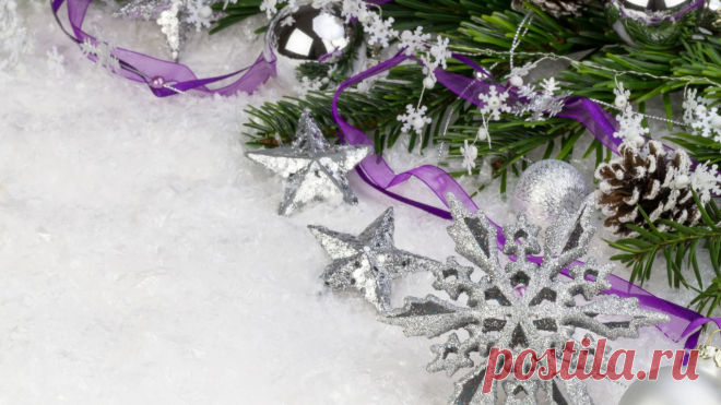 Скачать обои Новый Год, снежинка, New Year, Christmas, фиолетовая, ленточка, серебро, звезды, декорации, ветка, ель, снег, елочные, шишки, шары, Рождество, раздел новый год в разрешении 1366x768