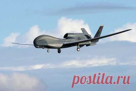 Американский БПЛА заметили над Черным морем на фоне атаки ВСУ на корабли России. Стратегический разведывательный БПЛА ВВС США был зафиксирован над Черным морем на фоне недавней атаки ВСУ на корабли Черноморского флота России. По данным Flightradar, дрон RQ-4B Global Hawk с позывным FORTE10 вылетел с военно-морской авиабазы НАТО Сигонелла на итальянском острове Сицилия.