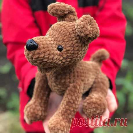 Собака амигуруми. Схемы и описания для вязания игрушек крючком! Бесплатный мастер-класс от Юлии Тихоновой по вязанию плюшевой собаки крючком. Высота вязаной собачки примерно 25-30см в положении сидя. Для изготовлен…