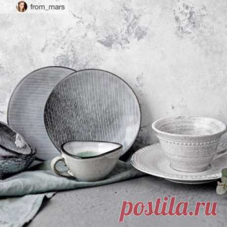 Спасибо вам за такую красоту и за отзывы 🙏Repost from @from_mars @TopRankRepost #TopRankRepost Можно я снова про красивую посуду и мою любовь к ней? 😁 я давно хотела эту серию посуды, вы же помните, я нашла в Фамилии огромную миску и два блюда, оставалось найти предметы помельче 😆 Недавно показывала распаковку посылочки от @ermetica.ru в сторис с этой серией Belize + милейший молочник и чайная пара, конечно серая 🙊. А с новым фоном не удержалась и наснимала немного кад...