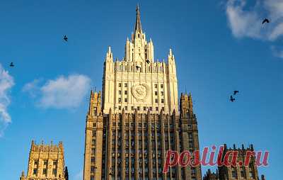 МИД РФ: Запад потакает опасным тенденциям, выступая против борьбы с нацизмом. В российском дипведомстве отметили, что в резолюции выражается обеспокоенность попытками возвести в ранг национальных героев тех, кто в годы Второй мировой войны воевал против Антигитлеровской коалиции