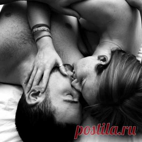 Мне нужен тот, на чьей большой груди, Я осознаю: с ним я не боюсь... Кому сказав однажды: «УХОДИ», В ответ услышу: «НЕТ, Я ОСТАЮСЬ».