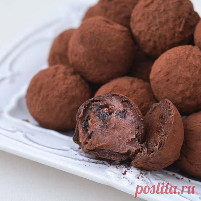 Рецепт Трюфели с черносливом и ромом Трюфель с черносливом и ромом - это очень вкусно!!!  Ингредиенты. для: трюфели: молочный шоколад 40% 250 ГРАММ, сливочное масло 50 ГРАММ, чернослив (вишня вяленная, курага - что нравится) 100 ГРАММ,...