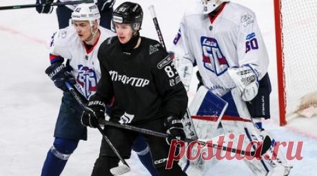 «Хочу взять Кубок Гагарина»: Горбунов — о первом сезоне в «Тракторе», игре против брата в ВХЛ и восхищении Кучеровым. «Трактору» было по силам завоевать Кубок Гагарина в прошлом сезоне, но в решающей серии с «Локомотивом» не повезло в мелочах. Такого мнения придерживается хоккеист молодёжной сборной России Степан Горбунов, дебютировавший в составе челябинцев в сентябре. Он мечтает закрепиться в КХЛ и помочь своей команде в 2026-м взять трофей. Молодой нападающий в интервью RT также вспомнил о…