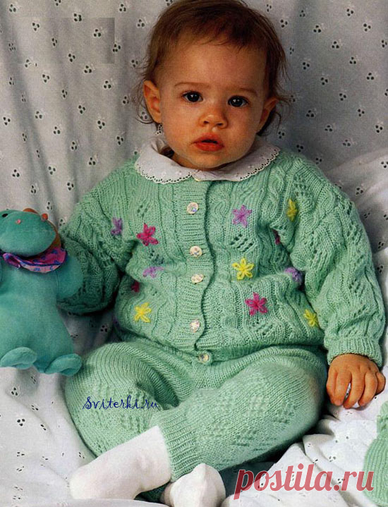 Вязаный детский костюм спицами