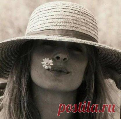 Я не слишком нуждаюсь в ответе,
но не прочь и услышать ответ:
если есть справедливость на свете,
почему же тогда её нет?
Губерман