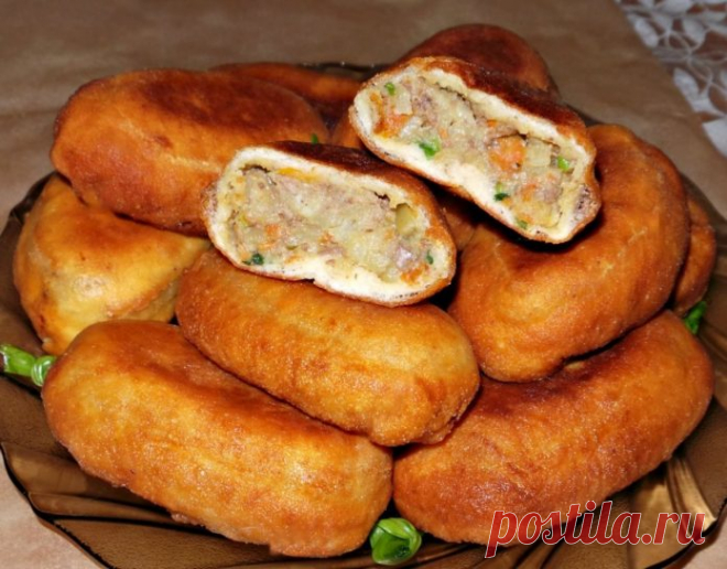 Жареные дрожжевые пирожки с куриной печенью и картофелем