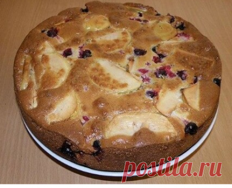 Шарлотка. Этот пирог всегда меня выручает, когда «гости на пороге», рецепт простой, выпекается быстро, продукты практически... Кулинарная книга - Мой Мир@Mail.ru