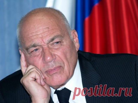 Владимир Познер о том, почему Запад ополчился на Россию Нам, по сути, было сказано: вы уже не великая держава. Так что сидите и помалкивайте.